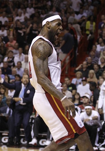 皇马表彰安帅、魔笛、巴斯克斯和劳尔，感谢他们离队前的贡献（皇马向安切洛蒂、莫德里奇、巴斯克斯和劳尔致敬，感谢他们在告别前的付出）