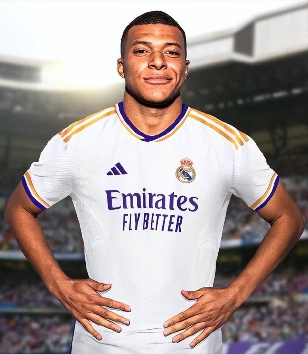 约罗：姆伯莫也会说法语，现在我们的团队就像一个大家庭（约罗：姆伯莫会讲法语，如今球队亲如一家）