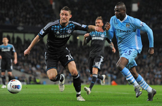 曼联本赛季在劫富济贫中表现突出，对阵强队全胜，但中下游球队难求一胜，有望争夺欧冠资格。（曼联本季上演“劫富济贫”：强敌面前全胜，中下游难取三分，仍有望冲击欧冠名额）