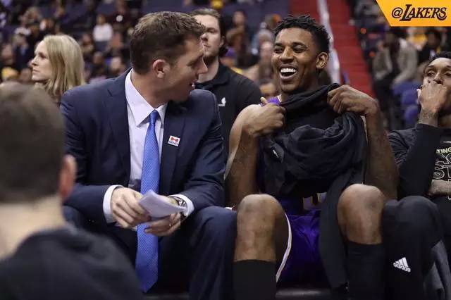 VAR音频曝光！巴萨点球判罚引争议，手球判罚背后有何真相？（VAR通话曝光：巴萨点球惹争议，手球判定的真相是什么？）