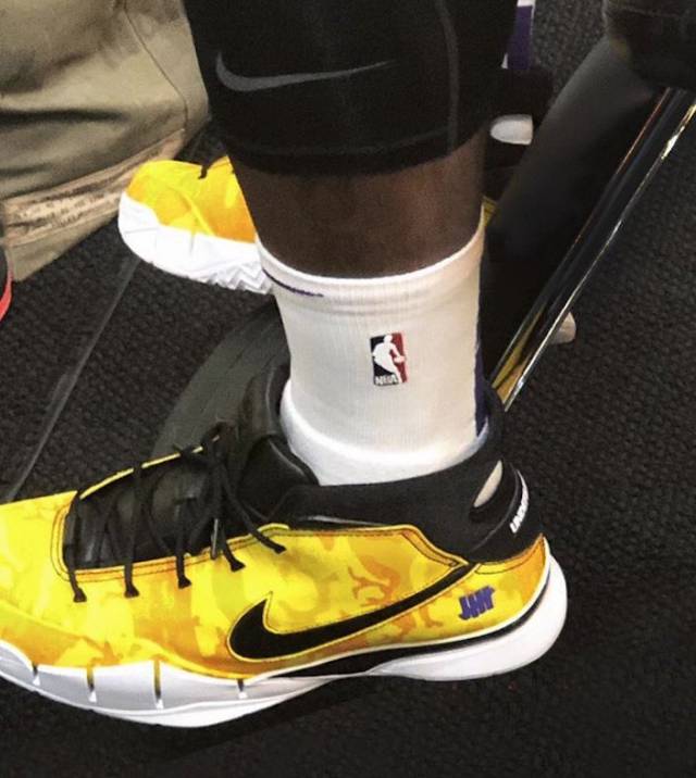 乌加特首发近7场英超全部失利，是曼联历史首发球员最长连败记录（乌加特英超近7次首发全败，创曼联队史首发连败最长纪录）