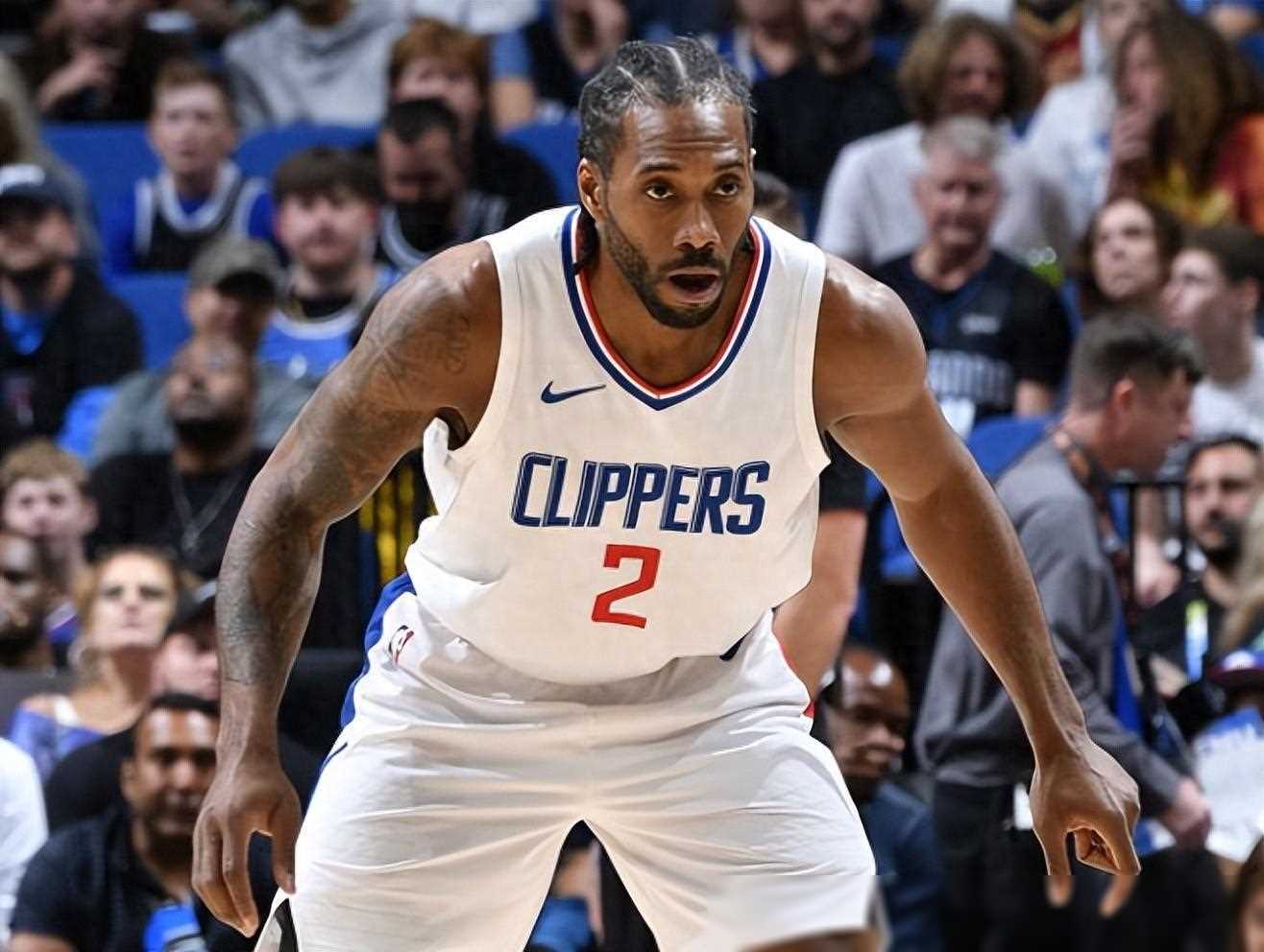 东契奇缺阵独行侠攻防失据（东契奇缺席，独行侠攻守失衡）