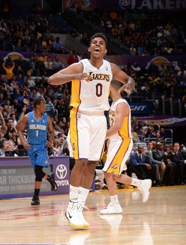 海港发文祝福奥斯卡：艰难时刻会过去，我们与功勋队长同在（海港为奥斯卡送上祝福：困难终将过去，我们与功勋队长并肩同行）